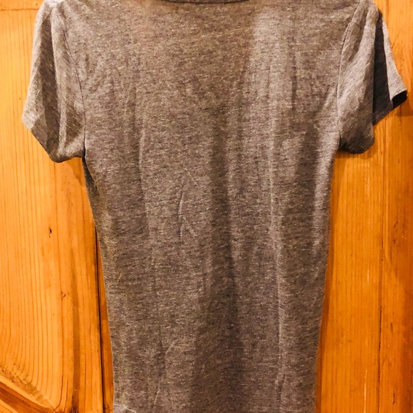 🌼SCOOPNECK POCKET TEE🌼 - Picture 3 of 4